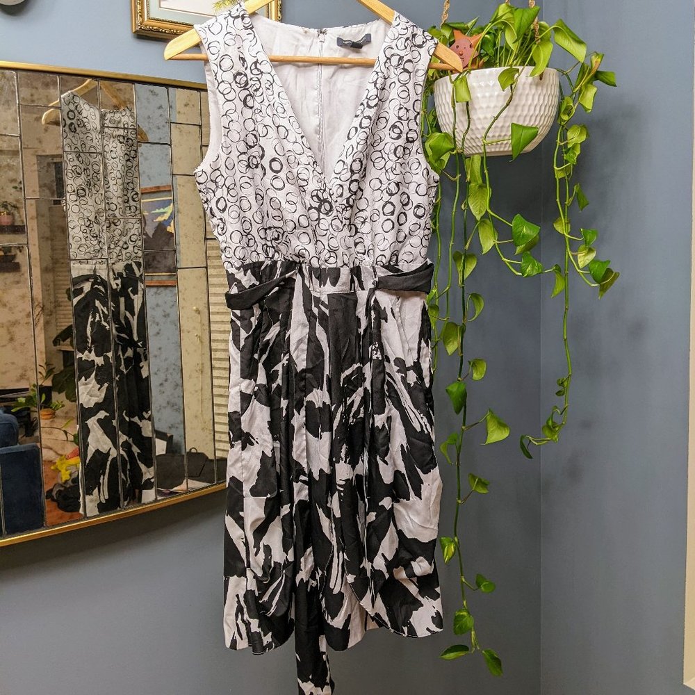 Banana Republic Black and White Short Dress with Pockets